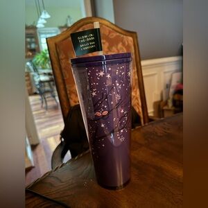 Starbucks tumbler flow in the dark